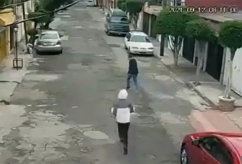 Ciudadano corre más rápido que un ladrón y evita que le quiten su dinero Ciudadano corre más rápido que un ladrón y evita que le quiten su dinero