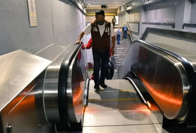 Piden a los usuarios del Metro CDMX no orinar en las escaleras el&eacute;ctricas