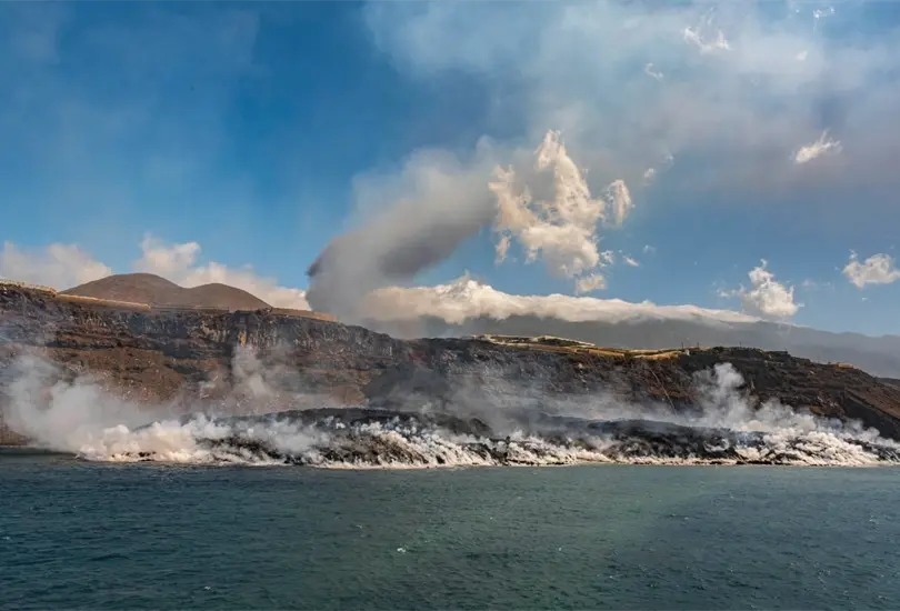 Crece la isla de La Palma a causa de la erupción del volcán Cumbre Vieja Crece la isla de La Palma a causa de la erupción del volcán Cumbre Vieja