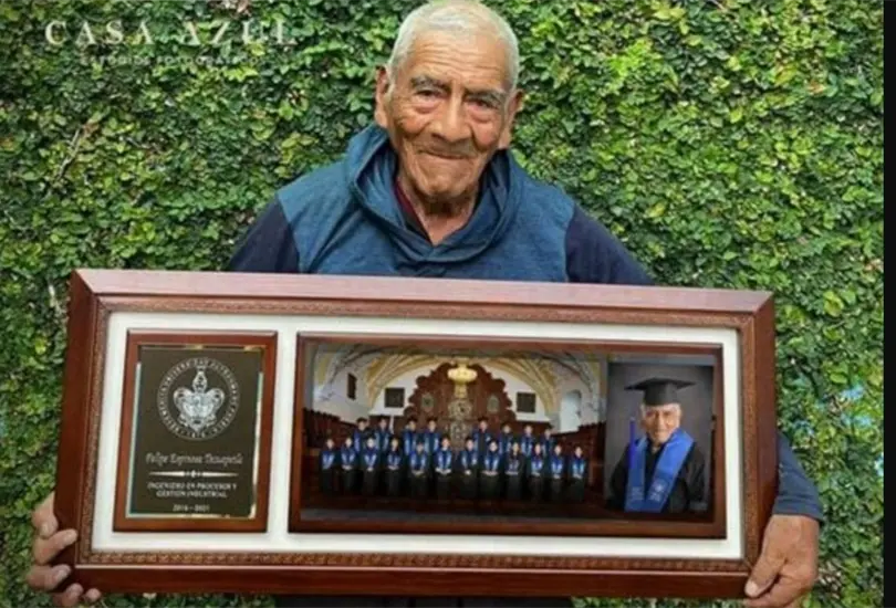 Abuelito de 84 a&ntilde;os se grad&uacute;a como ingeniero en Puebla