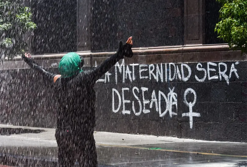 SCJN declara inconstitucional castigar a las mujeres por abortar 