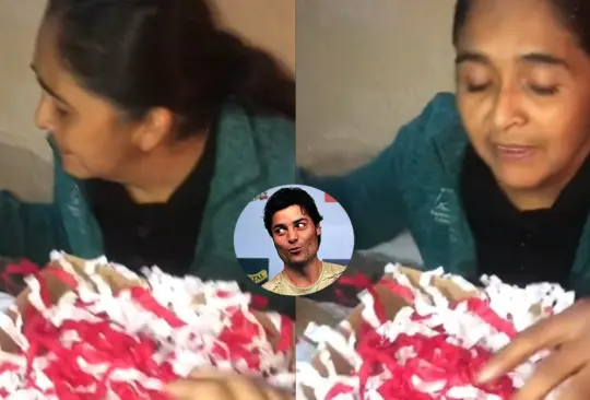 Le regala una cobija de Chayanne a su mamá y reacción se hace viral | VIDEO