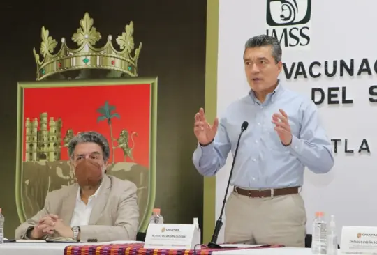Chiapas arranca la vacunación de refuerzo al personal del sector educativo Chiapas arranca la vacunación de refuerzo al personal del sector educativo