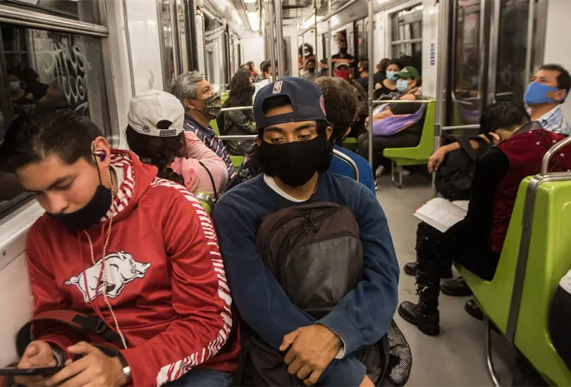 4 factores aumentan el riesgo de contraer COVID-19 en el trasporte p&uacute;blico
