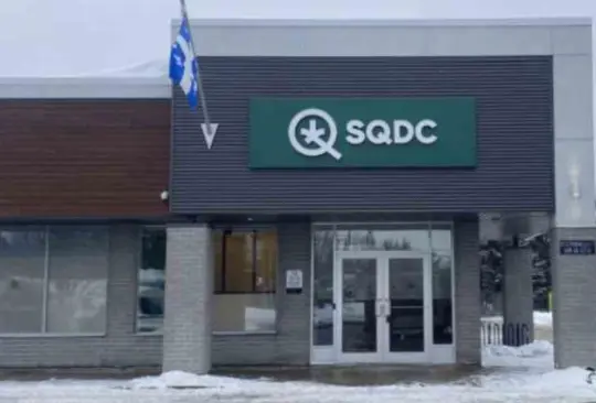 Solicitarán certificado de vacunación COVID-19 para comprar alcohol y cannabis en Canadá