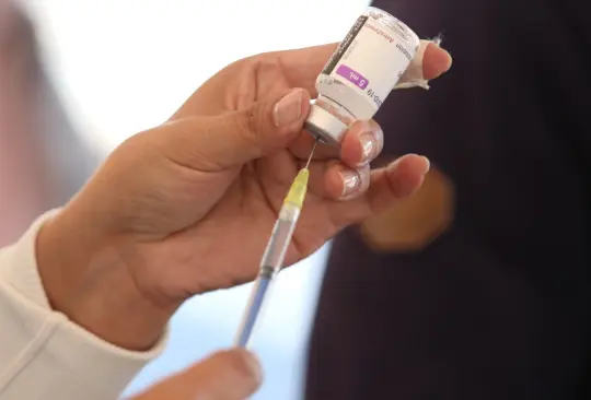 Agencia Europea considera que vacunas de AstraZeneca y Janssen pueden causar mielitis transversa Agencia Europea considera que vacunas de AstraZeneca y Janssen pueden causar mielitis transversa