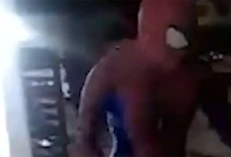 Mujer Ara&ntilde;a protege a menores durante balacera en Nuevo Le&oacute;n |VIDEO