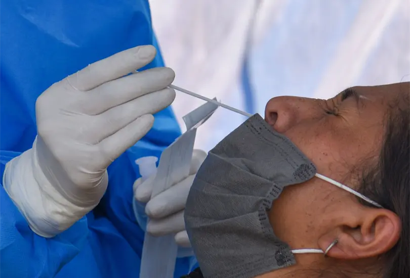 &iquest;No sabes d&oacute;nde hacerte la prueba COVID-19? Esto debes considerar antes al elegir el lugar