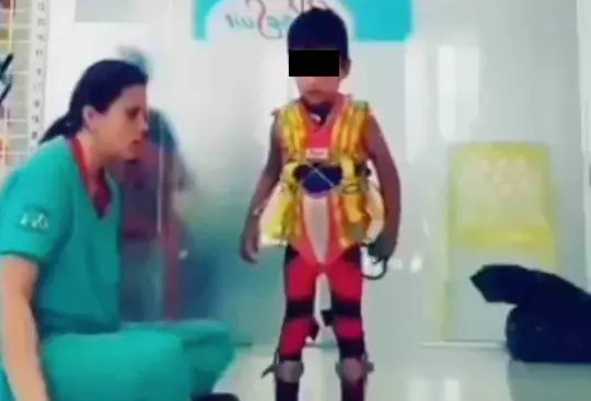 Así fue la emotiva reacción de terapeuta al ver caminar por primera vez a su paciente | Video Así fue la emotiva reacción de terapeuta al ver caminar por primera vez a su paciente | Video