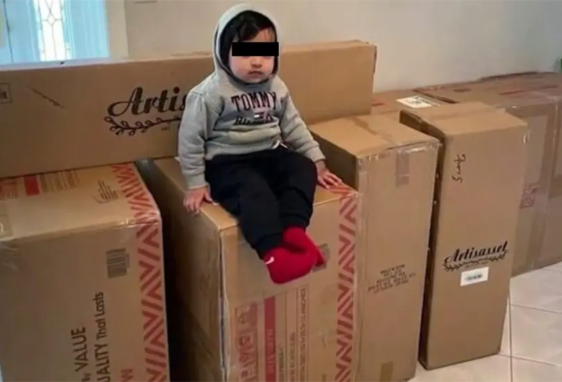 Beb&eacute; se gasta 40 mil pesos en muebles mientras jugaba con el celular de su mam&aacute; 