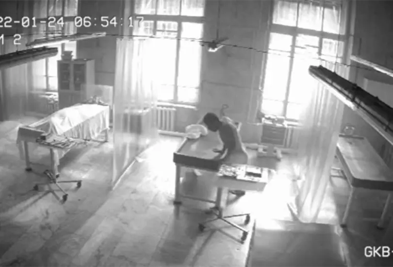 La verdad detr&aacute;s del VIDEO del cad&aacute;ver que revive en una morgue rusa