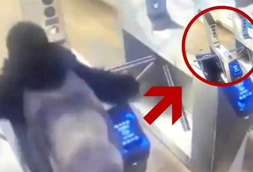 Joven se rompe el cuello por intentar saltar los torniquetes del Metro