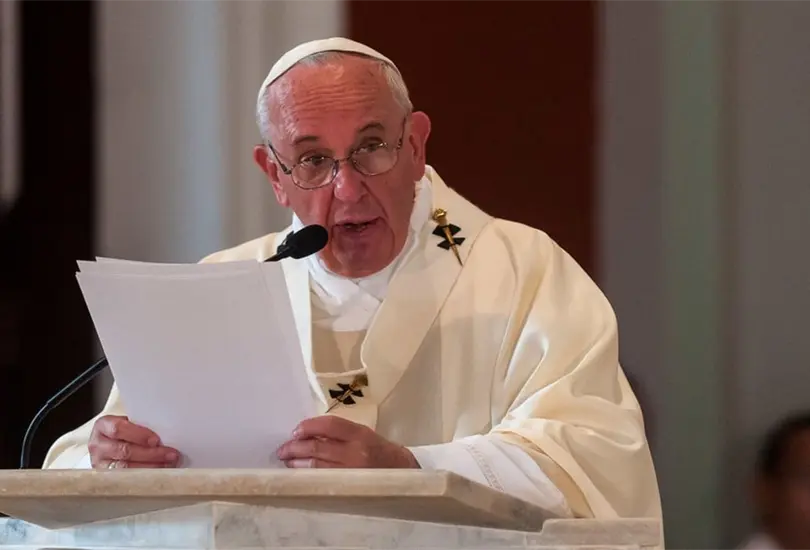Papa Francisco llama ego&iacute;stas a personas que tienen perros en lugar de hijos