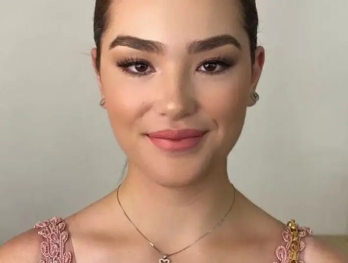 La primog&eacute;nita del boxeador es una joven dulce y atleta prometedora que este mi&eacute;rcoles cumple 17 a&ntilde;os. Te decimos qui&eacute;n es Emily Cinnamon, la hija deportista del 'Canelo'.