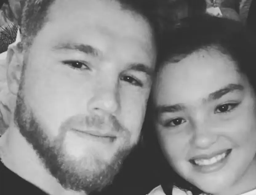 Cuando Sa&uacute;l &Aacute;lvarez ten&iacute;a 16 a&ntilde;os procre&oacute; a Emily Cinnamon &Aacute;lvarez  con su entonces pareja Karen Beltr&aacute;n.