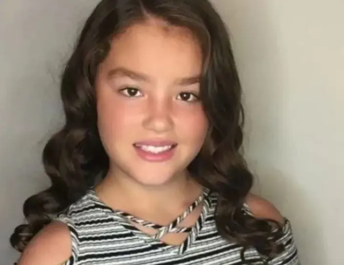 "Mi reacci&oacute;n fue llevarme a vivir a mi novia en ese momento, est&aacute; embarazada, rent&eacute; una casa de mil pesos y me la llev&eacute; a vivir conmigo. Cuando yo empec&eacute; a tener todo obviamente, dinero, todo ese tipo de cosas, siempre dije: &acute;pues le voy a dar a mi hija lo que yo no tuve&acute;", cont&oacute; el "Canelo" en una entrevista. 