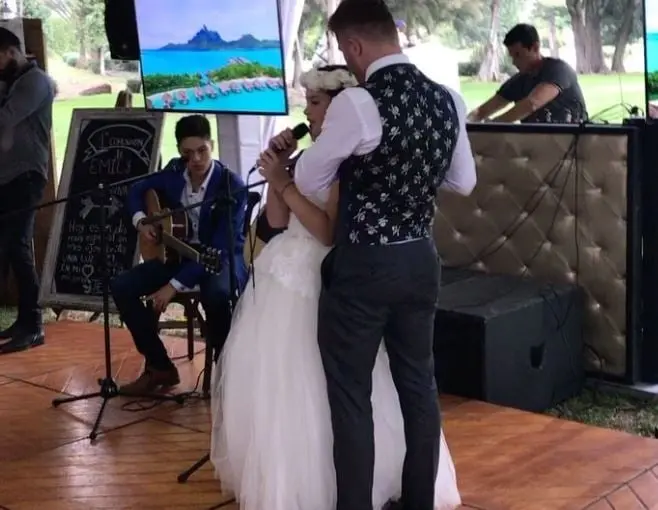 Hace algunos a&ntilde;os, comparti&oacute; un video de su primera comuni&oacute;n, en donde se le ve cantando el tema "Tu sangre en mi cuerpo", de Pepe Aguilar.