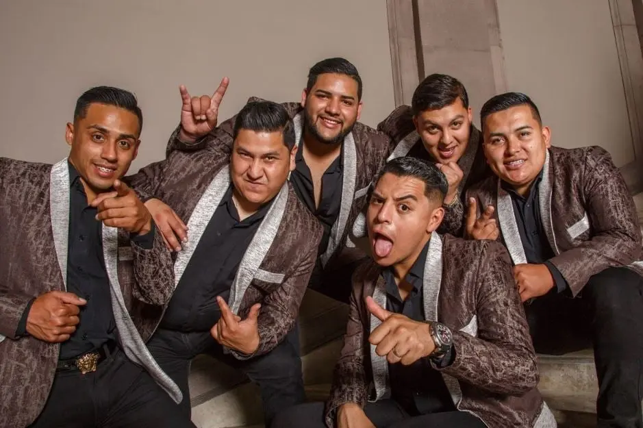 Se espera que Grupo Firme sea el que amenice la velada.