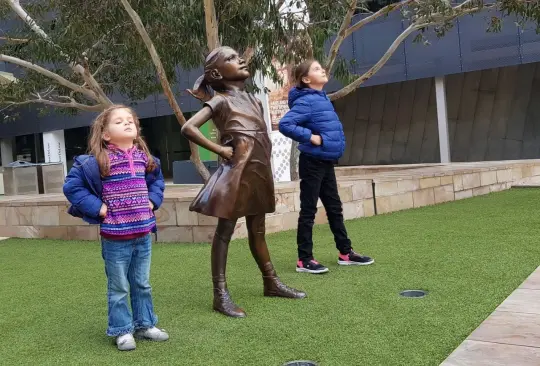 En México, como en otros lugares del mundo, las niñas suelen enfrentar más obstáculos que los niños.