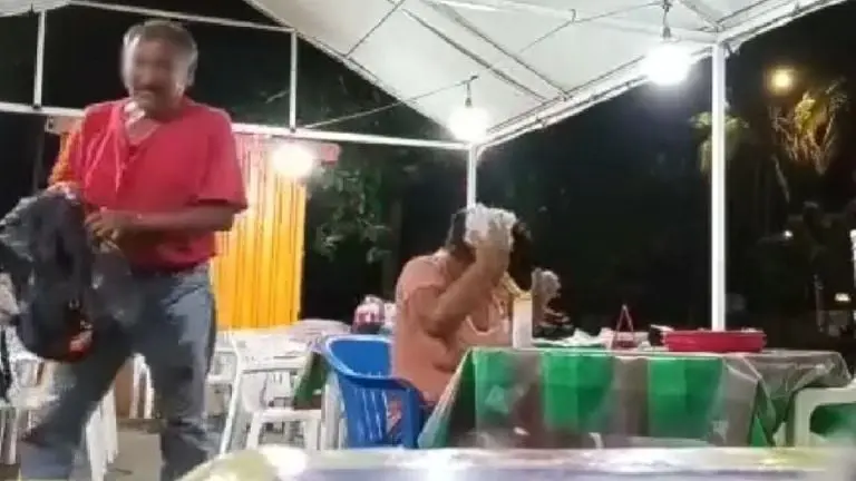 Pareja discute por el lugar donde cenaron (Facebook)