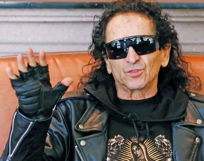 Alex Lora incluso sali&oacute; en su defensa: 'De antemano una disculpa a todos aquellos que no les haya gustado (lo que dijo Celia). Fue un chascarrillo de mal gusto'.