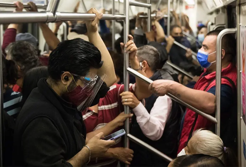En la CDMX recomienda seguir usando el cubrebocas en el Metro. En la CDMX recomienda seguir usando el cubrebocas en el Metro.