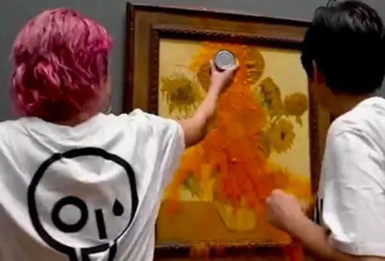 Los dos activistas fueron detenidos por tirar sopa al cuadro de la National Gallery Créditos: Especial Los dos activistas fueron detenidos por tirar sopa al cuadro de la National Gallery Créditos: Especial