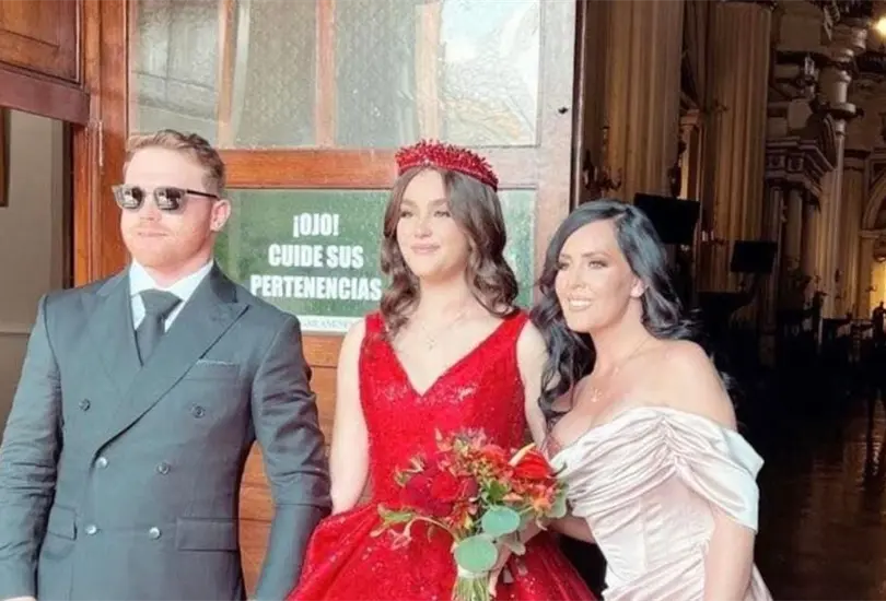 Emily Cinnamon deslumbr&oacute; a sus invitados al hacer tres cambios de vestuario Cr&eacute;ditos: Instagram