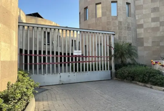De manera simultánea, fue arrestado un hombre quien se dedicaba a la venta y distribución de droga en dicho hotel De manera simultánea, fue arrestado un hombre quien se dedicaba a la venta y distribución de droga en dicho hotel