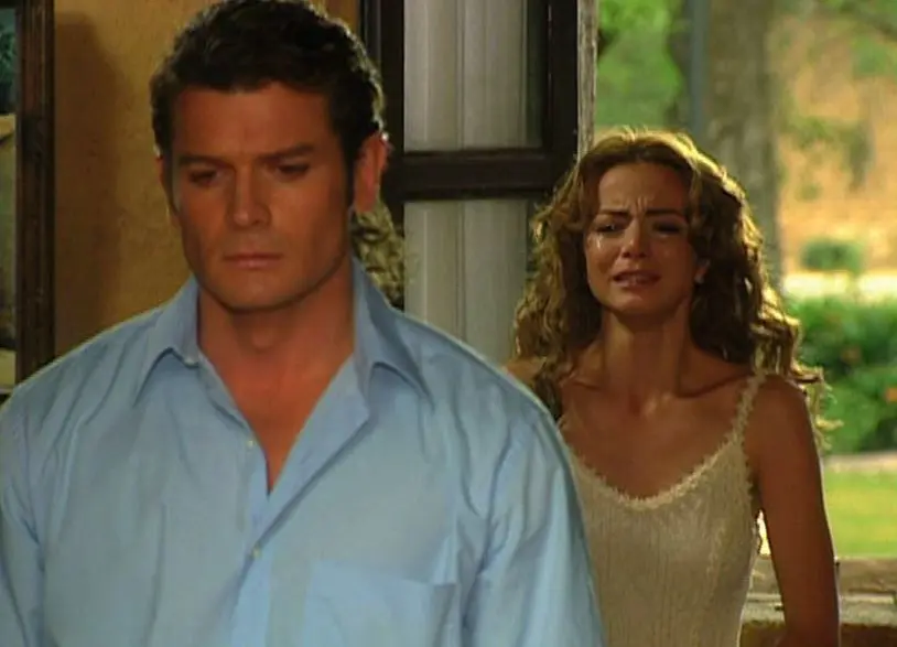 Una recolectora de café se enamora del nieto del patriarca de los cafetales.