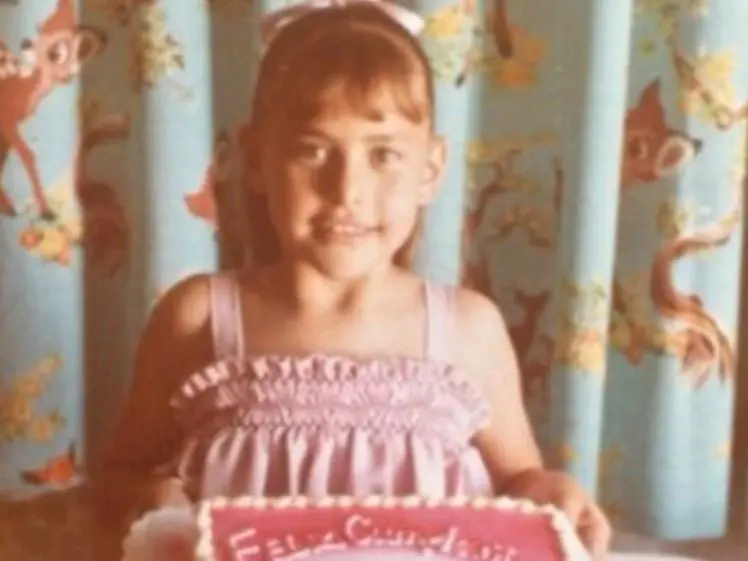 Naci&oacute; en Ciudad Ju&aacute;rez, Chihuahua el 19 de abril de 1976.