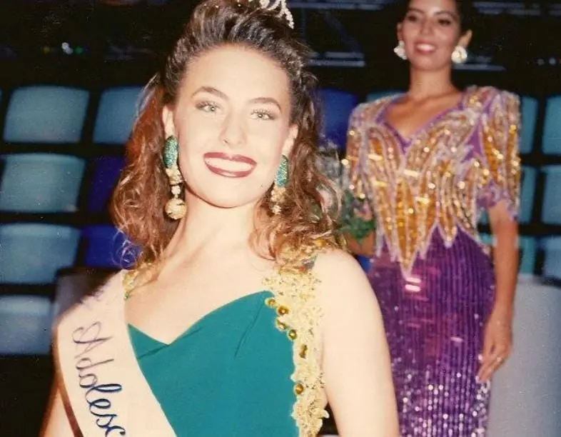 Estudi&oacute; en la Escuela Preparatoria por Cooperaci&oacute;n El Chamizal. 