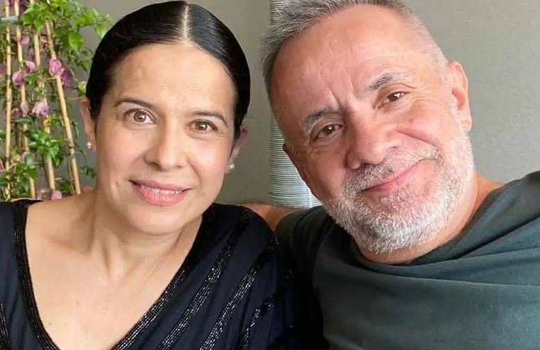 Era un director de cine que no busca compromisos, pero termina enamorado de Victoria Achaval-Urien.