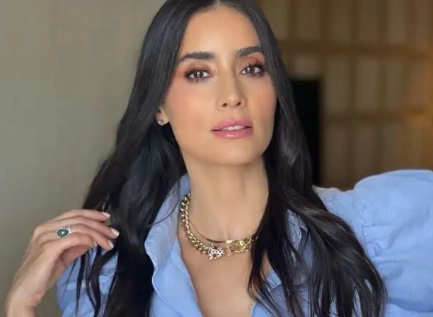 Era la hija de  Paz Achaval-Urien y Alejandro Bazterrica. Era una joven materialista y presumida que detesta a Pacheco pues no quiere tener guardaespaldas, aunque termina enamor&aacute;ndose de &eacute;l.