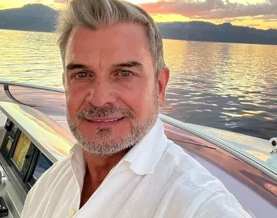 Era un trabajador del campo que acepta ser el guardaespaldas de Paz Achaval-Urien. Se enamora de ella, pero se siente culpable porque tiene esposa.