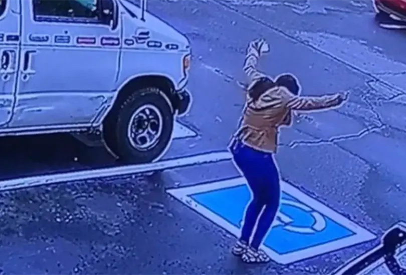 La mujer cautivó a los internautas por bailar como si no hubiera un mañana al conseguir el empleo de sus sueños La mujer cautivó a los internautas por bailar como si no hubiera un mañana al conseguir el empleo de sus sueños