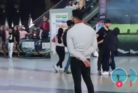 Una joven alertó en TikTok sobre un supuesto acosador en el centro comercial y pronto más internautas respaldaron su versión asegurando que a ellas también las había acosado Una joven alertó en TikTok sobre un supuesto acosador en el centro comercial y pronto más internautas respaldaron su versión asegurando que a ellas también las había acosado