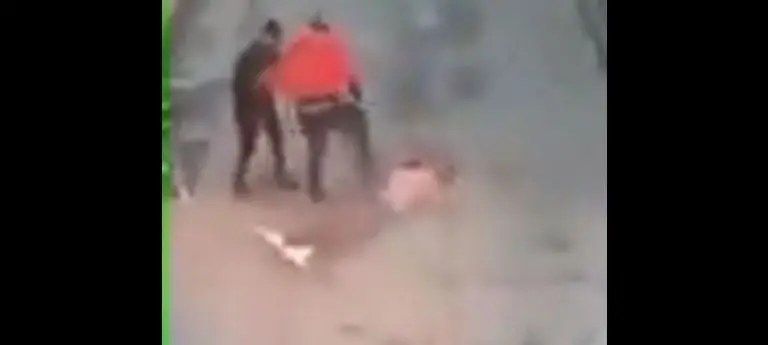 El hombre terminó noqueado. Foto: captura de pantalla.