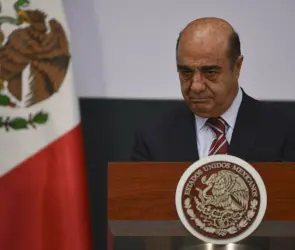 Reportan a Jesús Murillo Karam en terapia intensiva tras cirugía