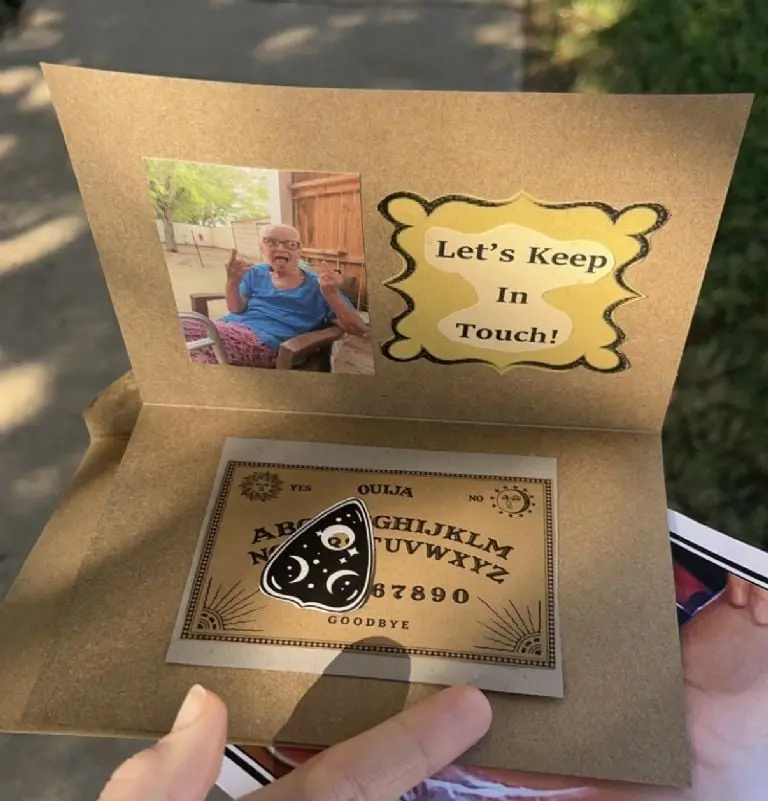 Abuelita regala ouija a su familia - Tomada de Twitter