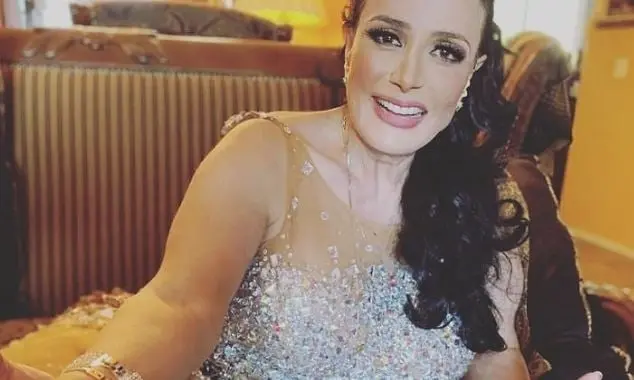 Tambi&eacute;n incursion&oacute; en la m&uacute;sica rom&aacute;ntica por recomendaci&oacute;n de su entonces esposo, Marco Antonio Sol&iacute;s.