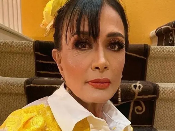  Beatriz Adrina es muy activa en sus redes sociales en donde comparte diversos momentos de su vida, junto  a su familia desde su hogar en Corona, California.