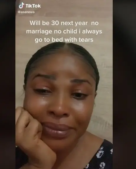 Mujer llora en Tik Tok por no tener matrimonio ni hijos a sus casi 30: comentarios de usuarios la consuelan y animan Mujer llora en Tik Tok por no tener matrimonio ni hijos a sus casi 30: comentarios de usuarios la consuelan y animan