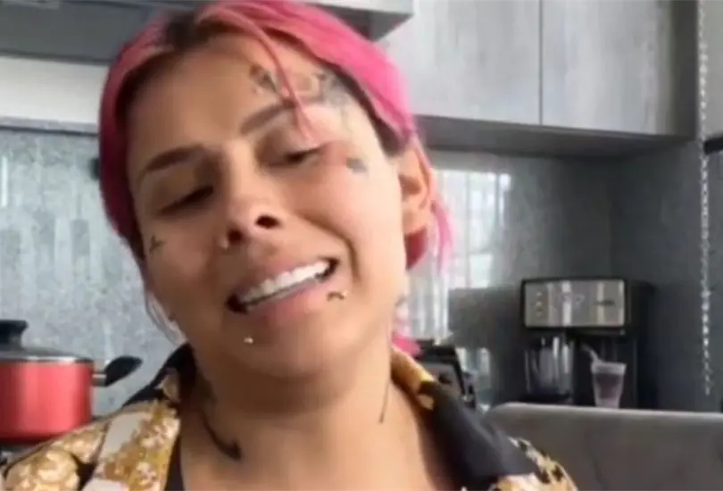 Critican a Mona por mensaje a fan que tiene cáncer Critican a Mona por mensaje a fan que tiene cáncer