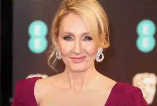 Internautas aseguran que Rowling sólo habló de los baños de la UNAM para llenar su agenda transfóbica Internautas aseguran que Rowling sólo habló de los baños de la UNAM para llenar su agenda transfóbica