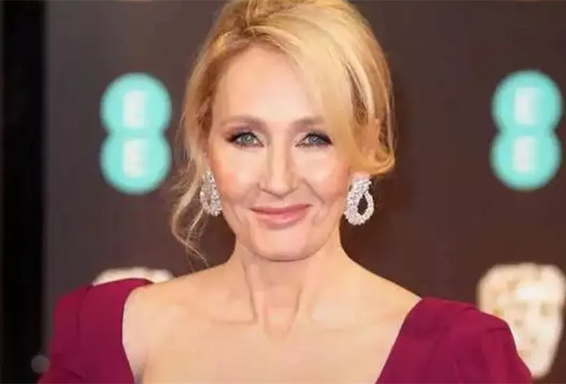 Internautas aseguran que Rowling s&oacute;lo habl&oacute; de los ba&ntilde;os de la UNAM para llenar su agenda transf&oacute;bica