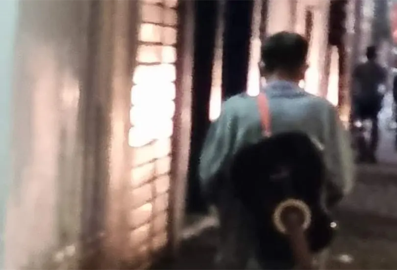 Usuarios de Twitter publicaron dos videos en donde supuestamente el hombre fue captado comiendo un gatito callejero