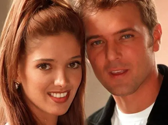 Esta telenovela mexicana fue producida por Carla Estrada para Televisa. Fue lanzada en 1998 y es una adaptaci&oacute;n de la telenovela venezolana 'Cristal'. Te presentamos c&oacute;mo luce  el elenco de 'El privilegio de amar', tras 24 a&ntilde;os.