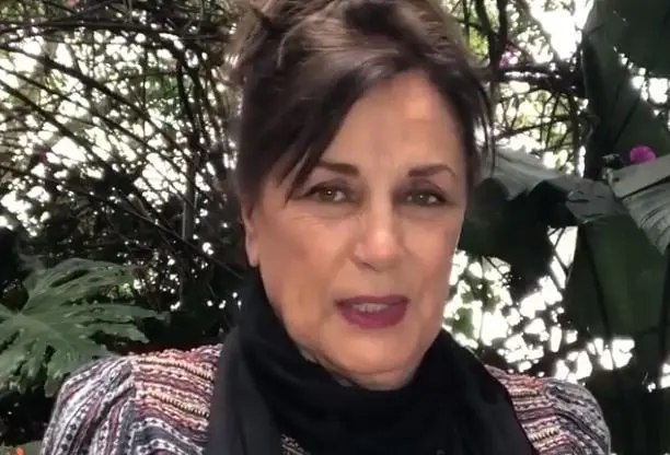 Era la madre de Cristina, a quien abandon&oacute; cuando era una beb&eacute; pues no pod&iacute;a hacerse cargo de ella. M&aacute;s tarde, cuando ya es una famosa empresaria de moda, decide buscarla.