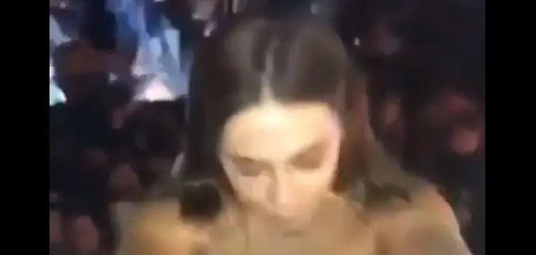La joven subió a un segundo piso. Foto: captura de pantalla.